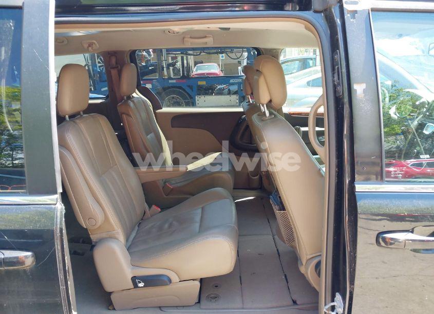 Photo 8 of 2014 Chrysler Town & COUNTRY TOURING (VIN 2C4RC1BG4ER343096)