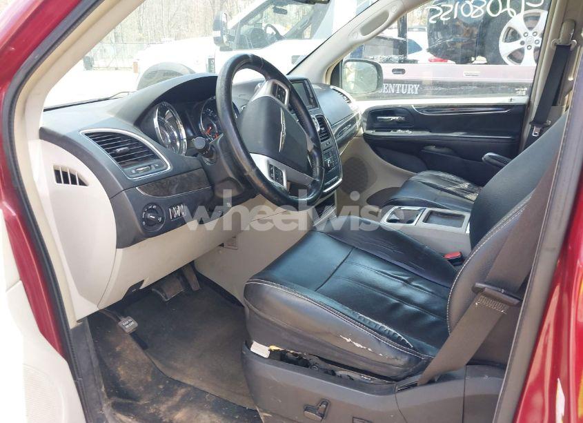 Photo 5 of 2014 Chrysler Town & COUNTRY TOURING (VIN 2C4RC1BG4ER363638)