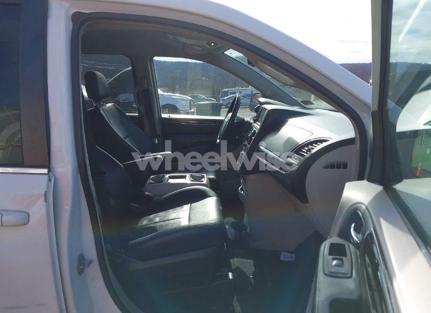 Photo 5 of 2014 Chrysler Town & COUNTRY TOURING (VIN 2C4RC1BG4ER396039)