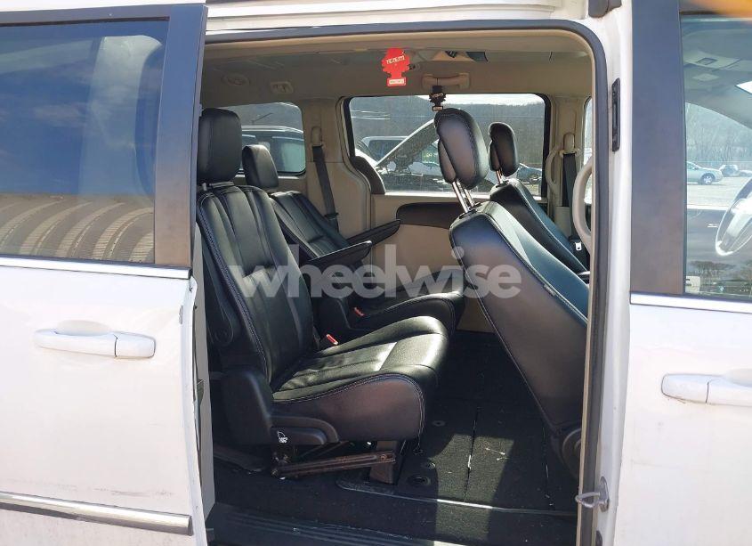 Photo 8 of 2014 Chrysler Town & COUNTRY TOURING (VIN 2C4RC1BG4ER396039)