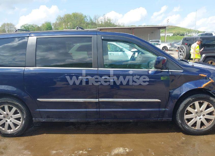 Photo 13 of 2014 Chrysler Town & COUNTRY TOURING (VIN 2C4RC1BG4ER402583)