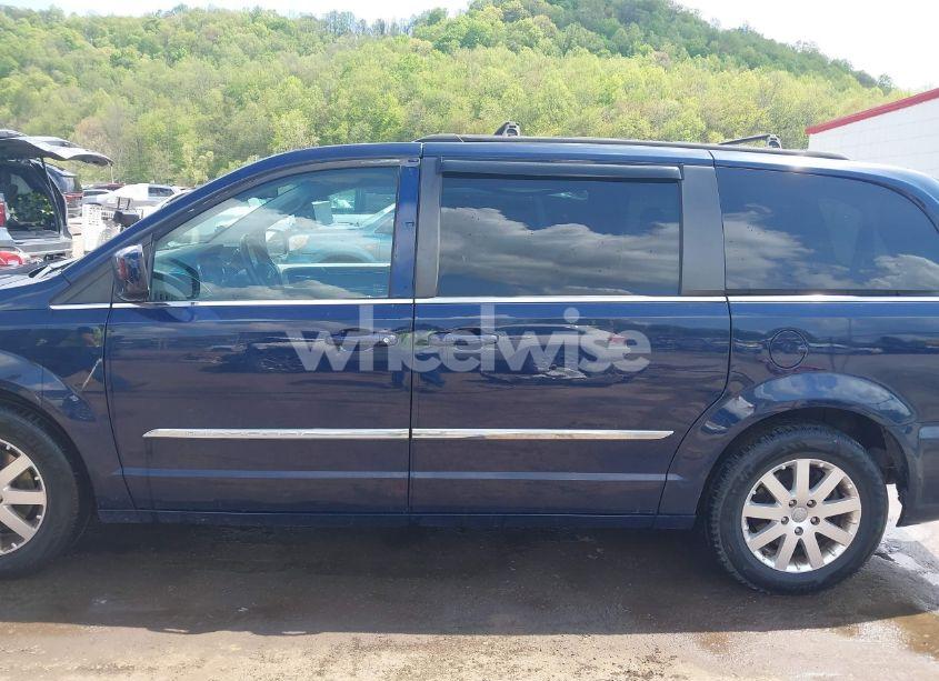 Photo 14 of 2014 Chrysler Town & COUNTRY TOURING (VIN 2C4RC1BG4ER402583)