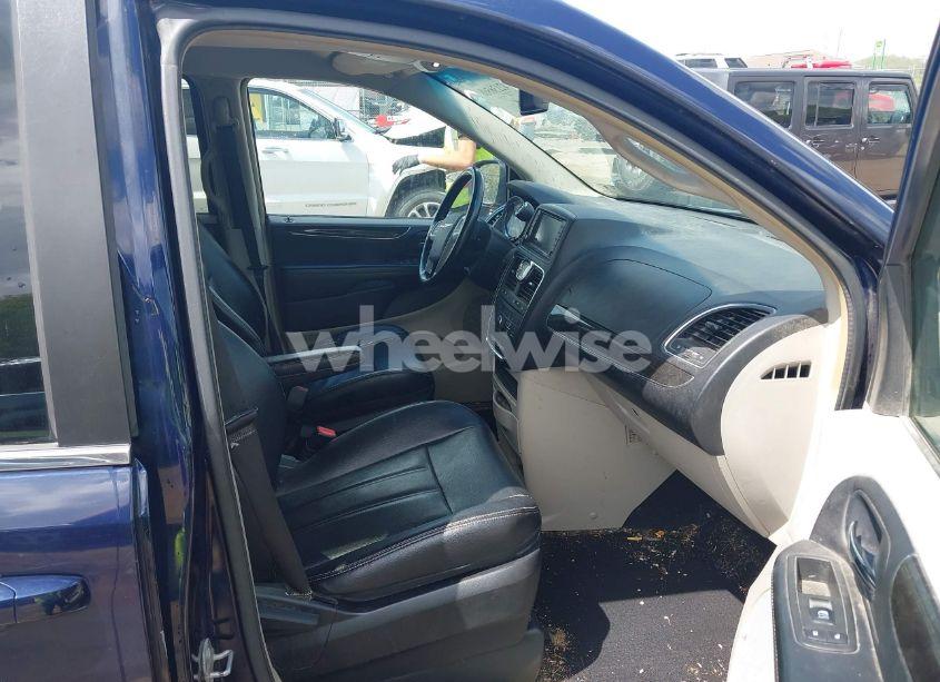 Photo 5 of 2014 Chrysler Town & COUNTRY TOURING (VIN 2C4RC1BG4ER402583)