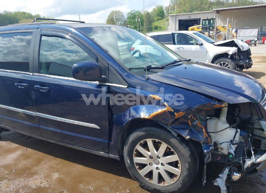 Photo 6 of 2014 Chrysler Town & COUNTRY TOURING (VIN 2C4RC1BG4ER402583)