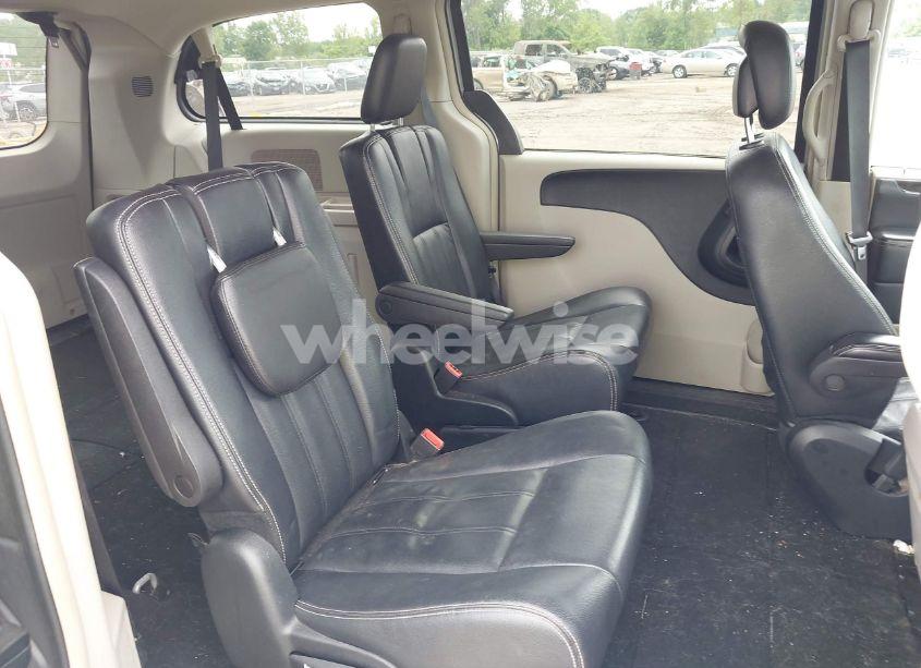 Photo 8 of 2014 Chrysler Town & COUNTRY TOURING (VIN 2C4RC1BG4ER434241)