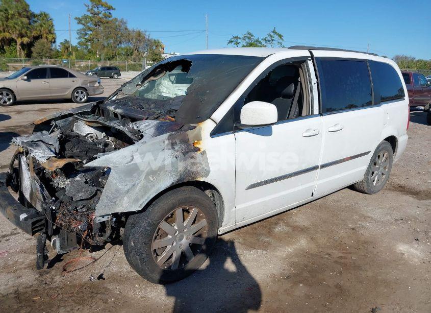 Photo 2 of 2014 Chrysler Town & COUNTRY TOURING (VIN 2C4RC1BG4ER440024)