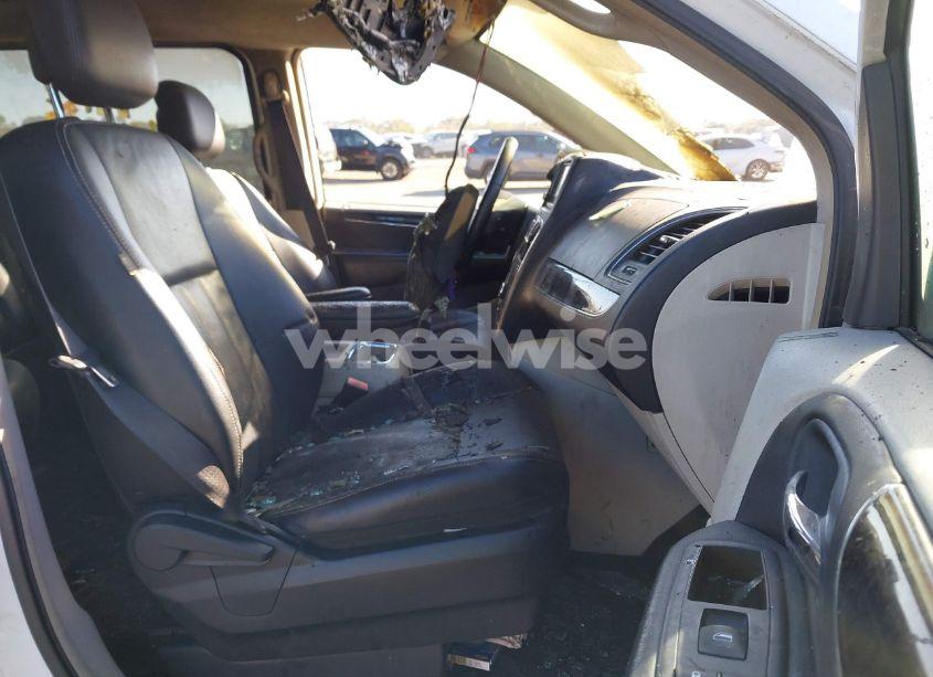 Photo 5 of 2014 Chrysler Town & COUNTRY TOURING (VIN 2C4RC1BG4ER440024)