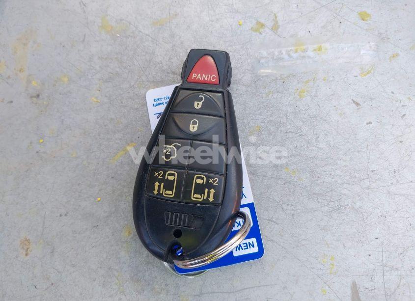 Photo 11 of 2014 Chrysler Town & COUNTRY TOURING (VIN 2C4RC1BG4ER440184)