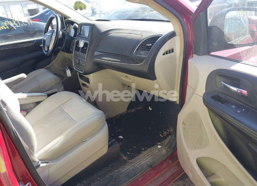 Photo 5 of 2014 Chrysler Town & COUNTRY TOURING (VIN 2C4RC1BG4ER440184)