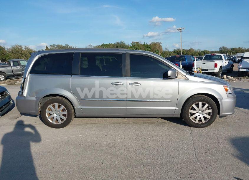 Photo 13 of 2014 Chrysler Town & COUNTRY TOURING (VIN 2C4RC1BG4ER441495)