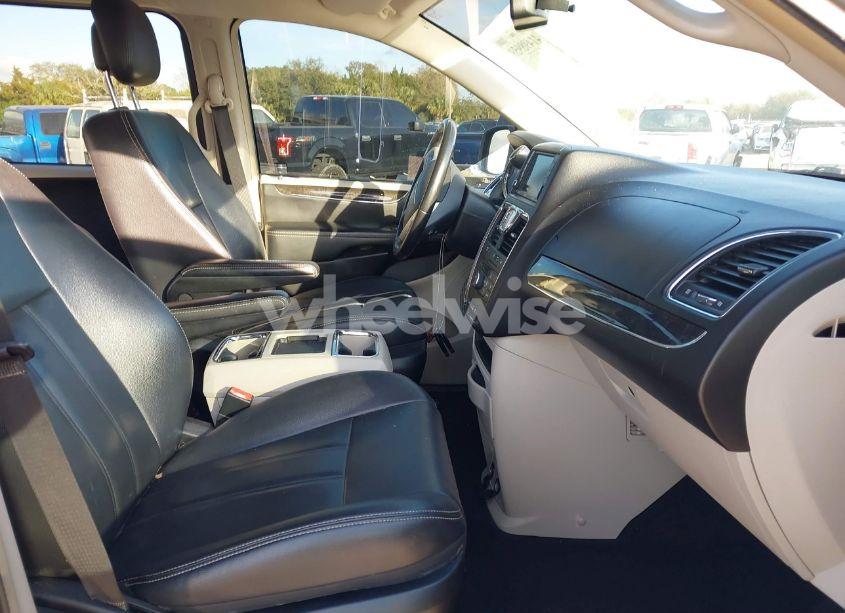 Photo 5 of 2014 Chrysler Town & COUNTRY TOURING (VIN 2C4RC1BG4ER441495)