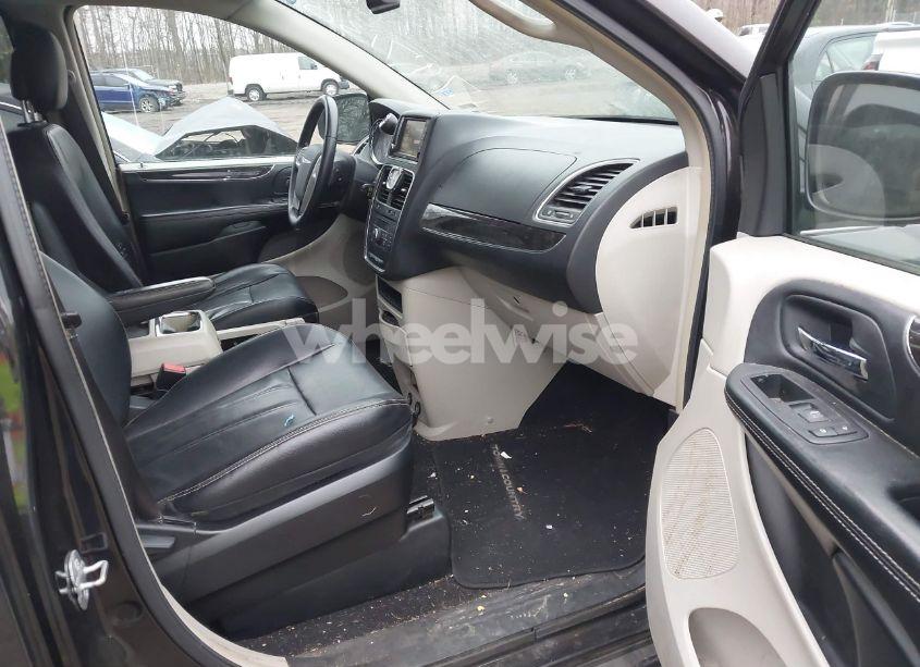 Photo 5 of 2014 Chrysler Town & COUNTRY TOURING (VIN 2C4RC1BG4ER441609)