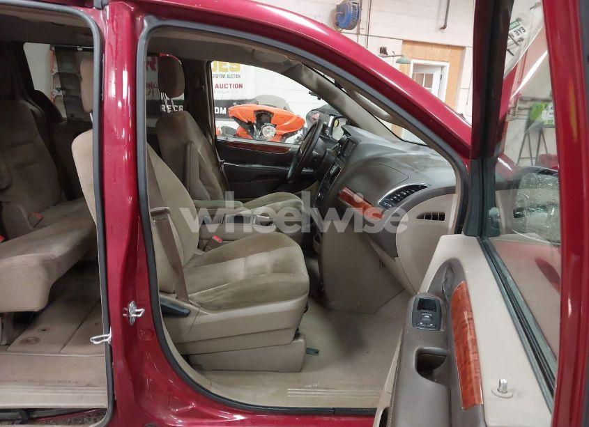 Photo 5 of 2014 Chrysler Town & COUNTRY TOURING (VIN 2C4RC1BG4ER467059)