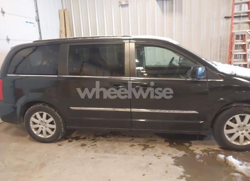 Photo 13 of 2015 Chrysler Town & COUNTRY TOURING (VIN 2C4RC1BG4FR572038)