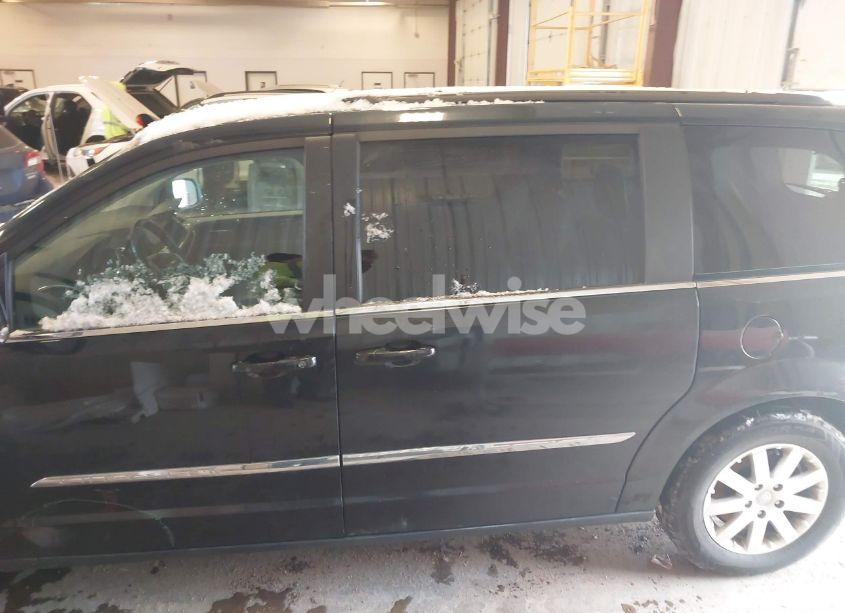 Photo 14 of 2015 Chrysler Town & COUNTRY TOURING (VIN 2C4RC1BG4FR572038)