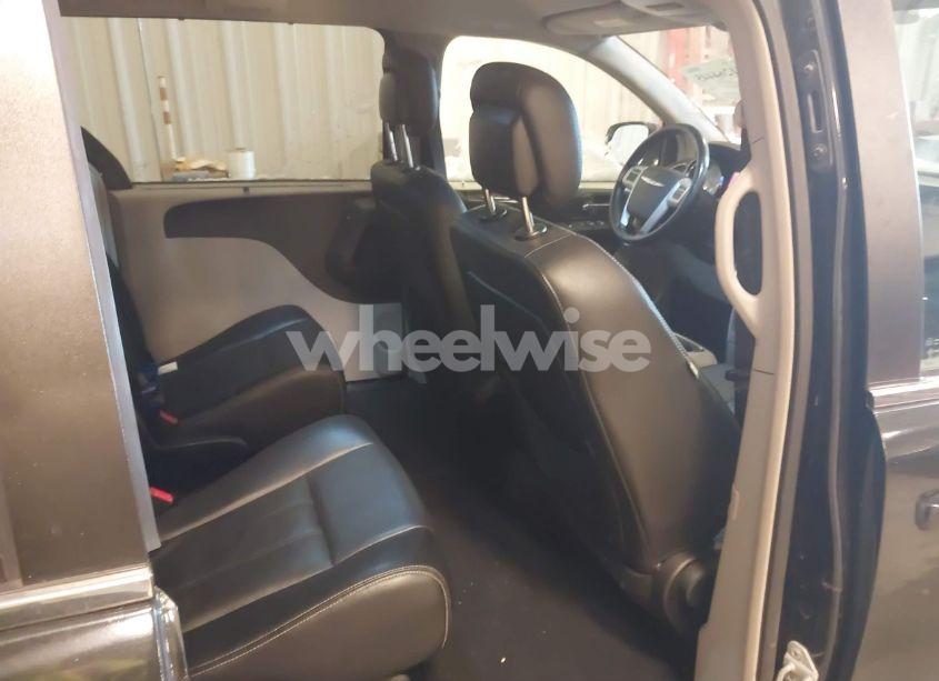 Photo 8 of 2015 Chrysler Town & COUNTRY TOURING (VIN 2C4RC1BG4FR572038)
