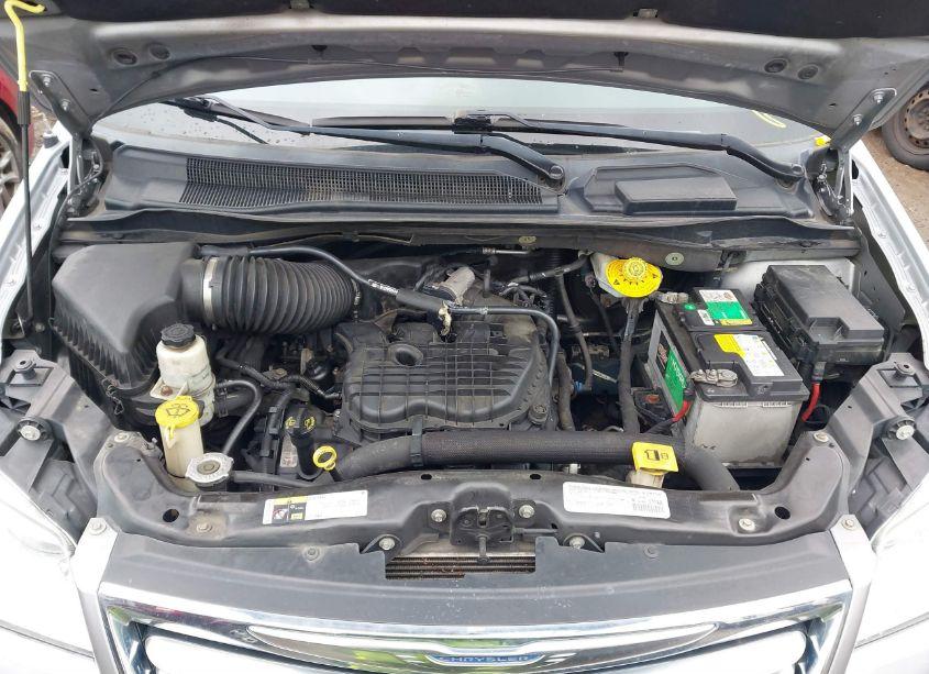 Photo 10 of 2015 Chrysler Town & COUNTRY TOURING (VIN 2C4RC1BG4FR577210)