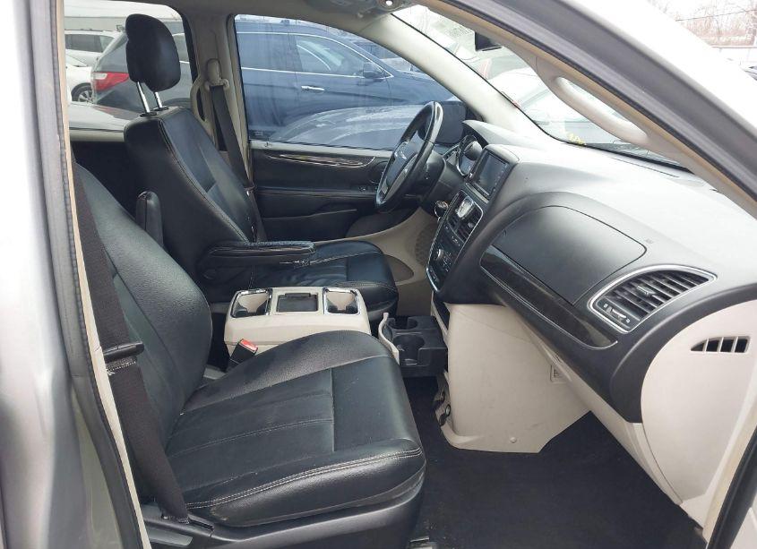 Photo 5 of 2015 Chrysler Town & COUNTRY TOURING (VIN 2C4RC1BG4FR577210)