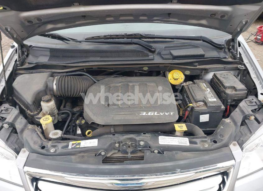 Photo 10 of 2015 Chrysler Town & COUNTRY TOURING (VIN 2C4RC1BG4FR602557)