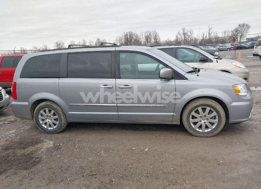 Photo 13 of 2015 Chrysler Town & COUNTRY TOURING (VIN 2C4RC1BG4FR602557)
