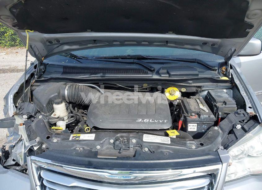 Photo 10 of 2015 Chrysler Town & COUNTRY TOURING (VIN 2C4RC1BG4FR602574)