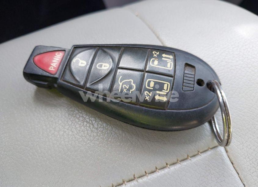 Photo 11 of 2015 Chrysler Town & COUNTRY TOURING (VIN 2C4RC1BG4FR602574)