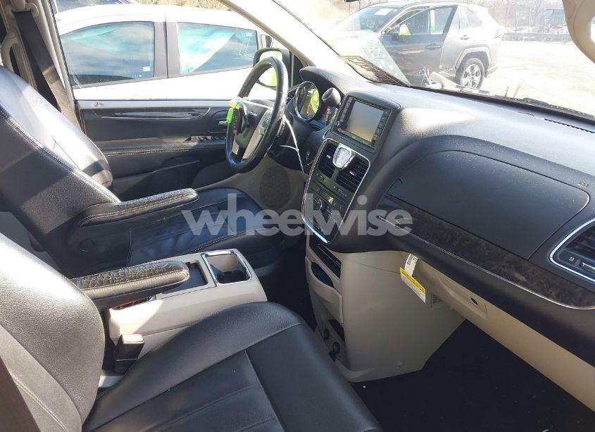 Photo 5 of 2015 Chrysler Town & COUNTRY TOURING (VIN 2C4RC1BG4FR618662)