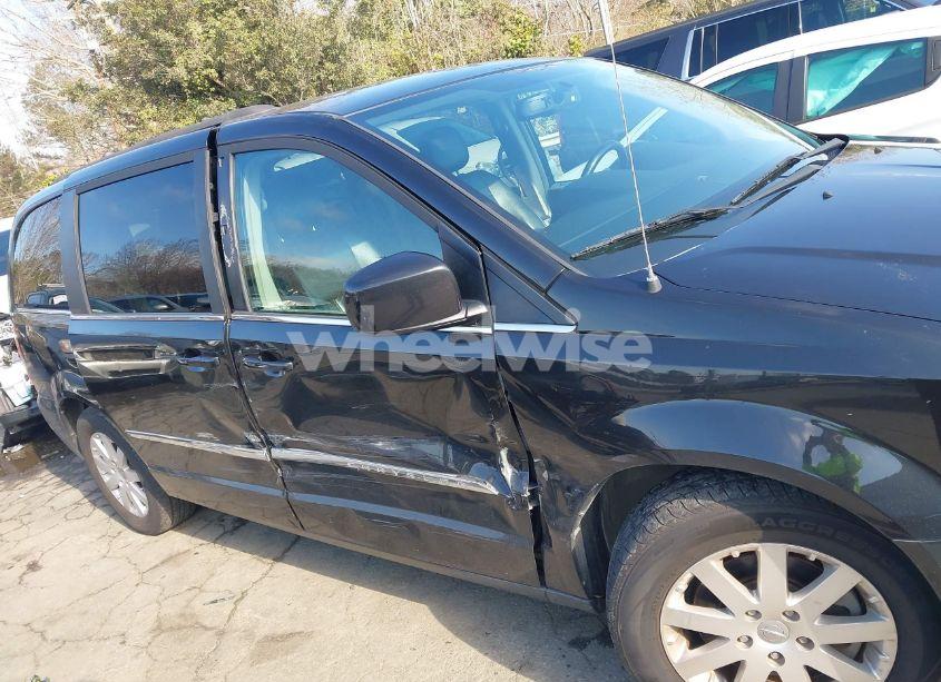 Photo 6 of 2015 Chrysler Town & COUNTRY TOURING (VIN 2C4RC1BG4FR618662)