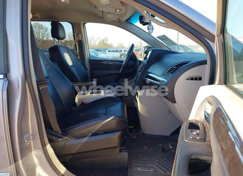 Photo 5 of 2015 Chrysler Town & COUNTRY TOURING (VIN 2C4RC1BG4FR655677)