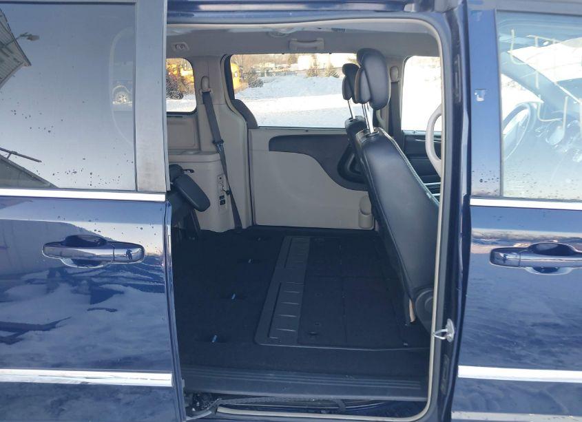 Photo 8 of 2015 Chrysler Town & COUNTRY TOURING (VIN 2C4RC1BG4FR655839)