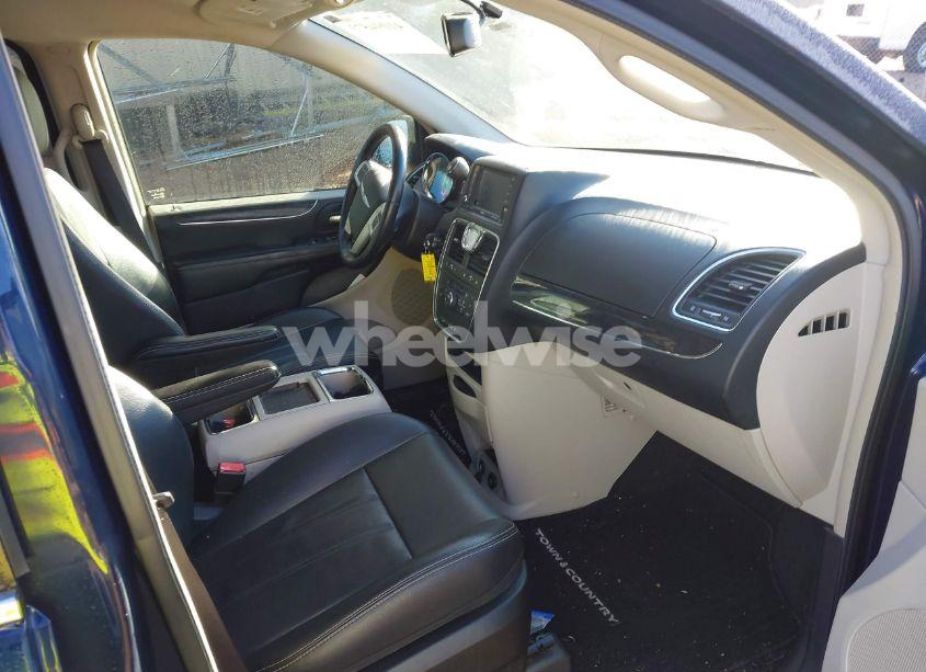 Photo 5 of 2015 Chrysler Town & COUNTRY TOURING (VIN 2C4RC1BG4FR696147)