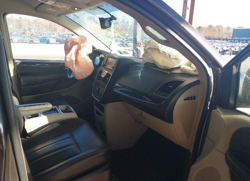 Photo 5 of 2015 Chrysler Town & COUNTRY TOURING (VIN 2C4RC1BG4FR715568)