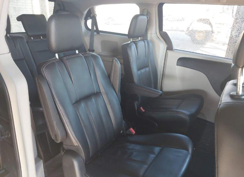 Photo 8 of 2015 Chrysler Town & COUNTRY TOURING (VIN 2C4RC1BG4FR715568)