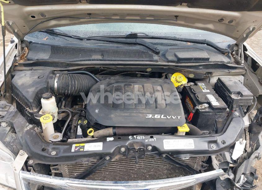 Photo 10 of 2016 Chrysler Town & COUNTRY TOURING (VIN 2C4RC1BG4GR129129)