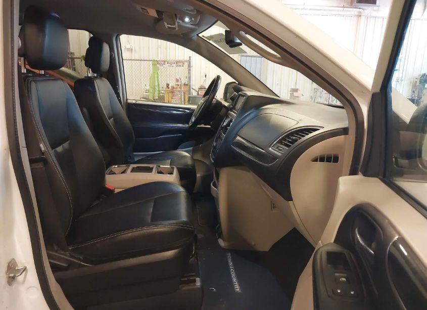 Photo 5 of 2016 Chrysler Town & COUNTRY TOURING (VIN 2C4RC1BG4GR147548)