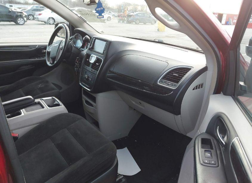 Photo 5 of 2016 Chrysler Town & COUNTRY TOURING (VIN 2C4RC1BG4GR160039)