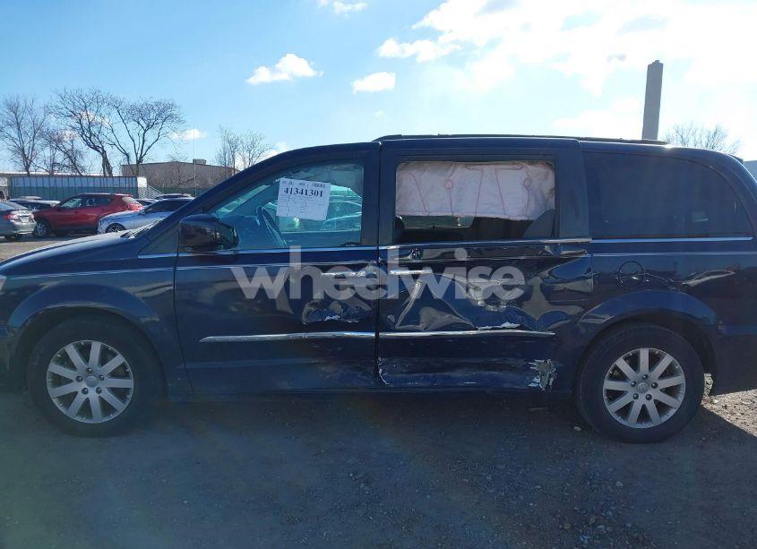 Photo 13 of 2016 Chrysler Town & COUNTRY TOURING (VIN 2C4RC1BG4GR166018)