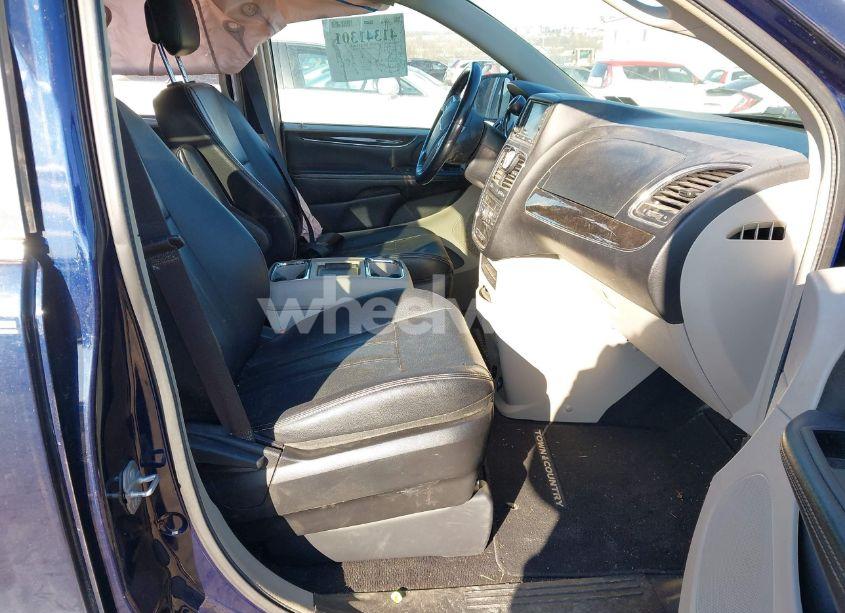 Photo 5 of 2016 Chrysler Town & COUNTRY TOURING (VIN 2C4RC1BG4GR166018)