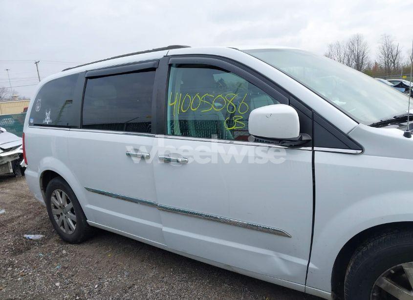 Photo 13 of 2016 Chrysler Town & COUNTRY TOURING (VIN 2C4RC1BG4GR166164)