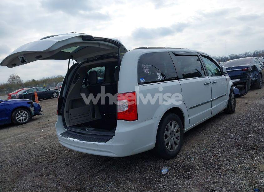 Photo 4 of 2016 Chrysler Town & COUNTRY TOURING (VIN 2C4RC1BG4GR166164)