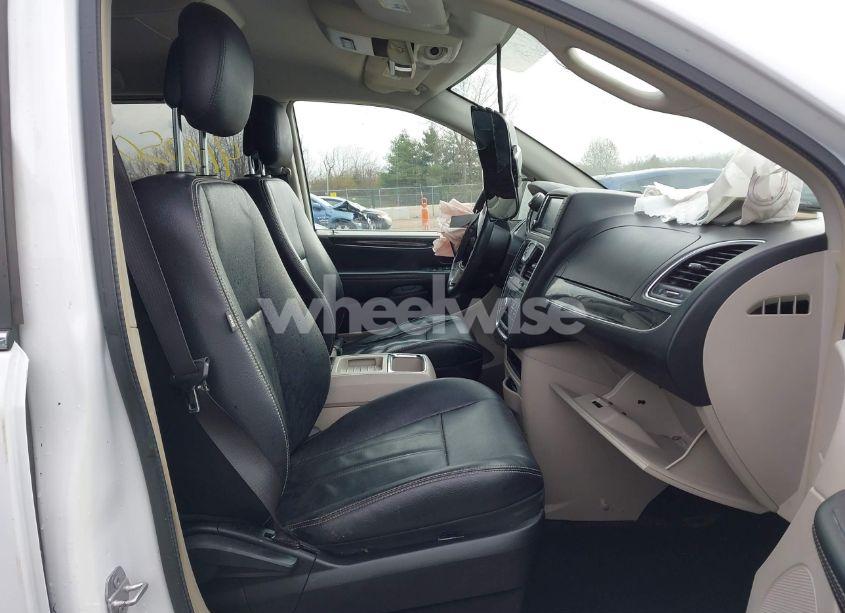 Photo 5 of 2016 Chrysler Town & COUNTRY TOURING (VIN 2C4RC1BG4GR166164)