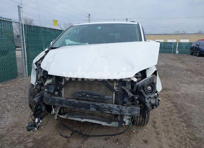 Photo 6 of 2016 Chrysler Town & COUNTRY TOURING (VIN 2C4RC1BG4GR166164)