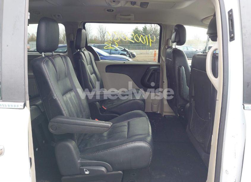 Photo 8 of 2016 Chrysler Town & COUNTRY TOURING (VIN 2C4RC1BG4GR166164)