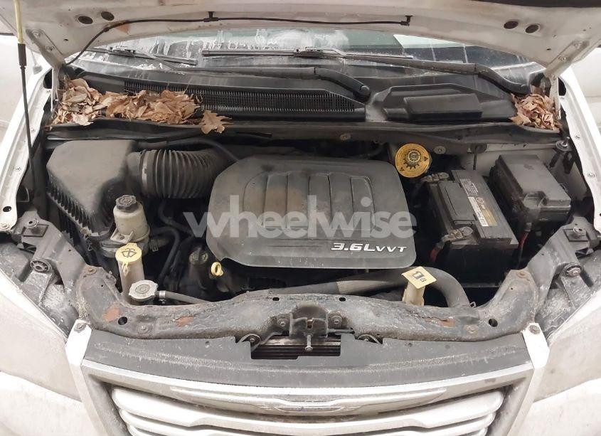 Photo 10 of 2016 Chrysler Town & COUNTRY TOURING (VIN 2C4RC1BG4GR166312)