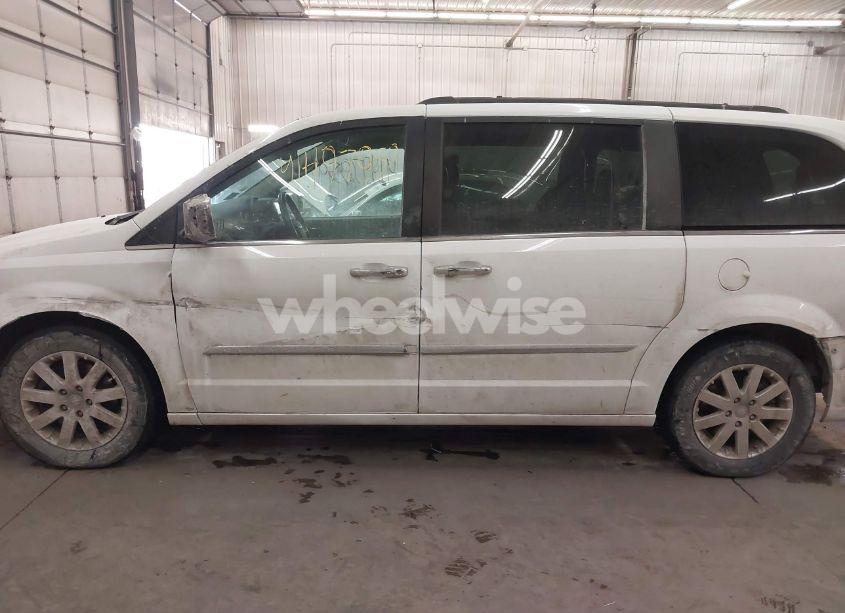 Photo 15 of 2016 Chrysler Town & COUNTRY TOURING (VIN 2C4RC1BG4GR166312)