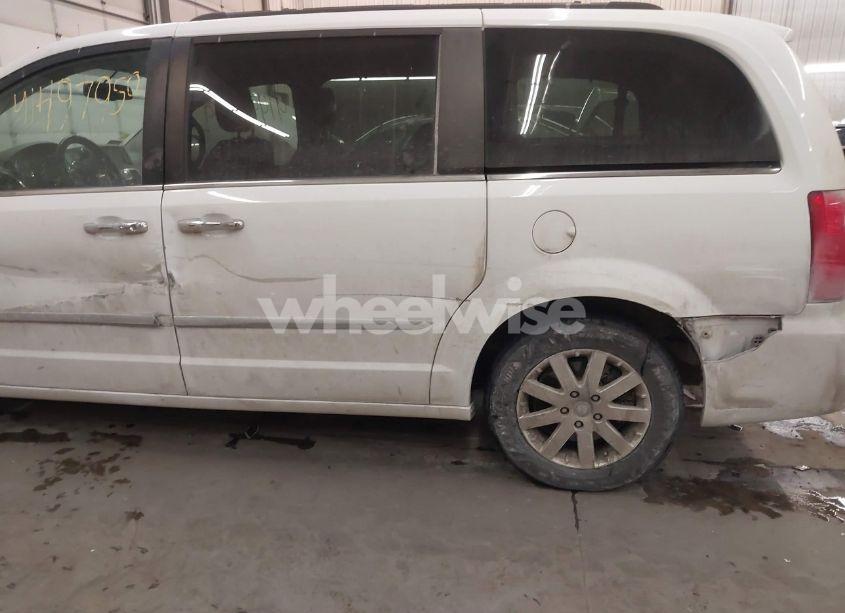 Photo 18 of 2016 Chrysler Town & COUNTRY TOURING (VIN 2C4RC1BG4GR166312)