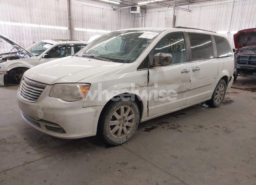 Photo 2 of 2016 Chrysler Town & COUNTRY TOURING (VIN 2C4RC1BG4GR166312)