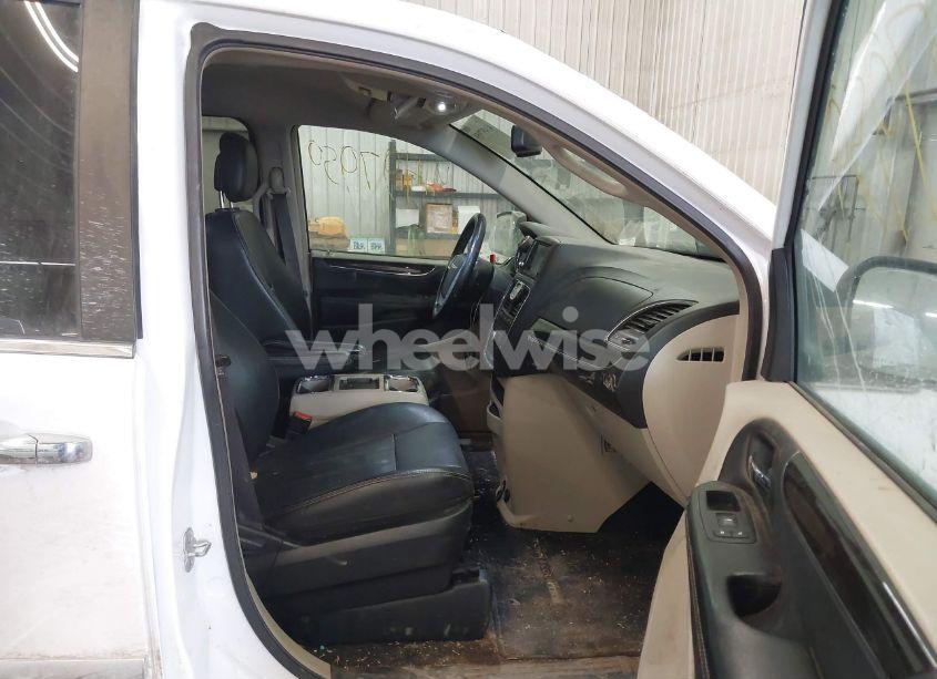 Photo 5 of 2016 Chrysler Town & COUNTRY TOURING (VIN 2C4RC1BG4GR166312)