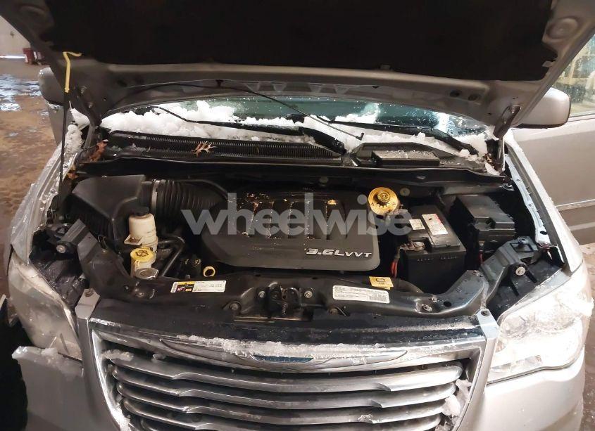 Photo 10 of 2016 Chrysler Town & COUNTRY TOURING (VIN 2C4RC1BG4GR175530)