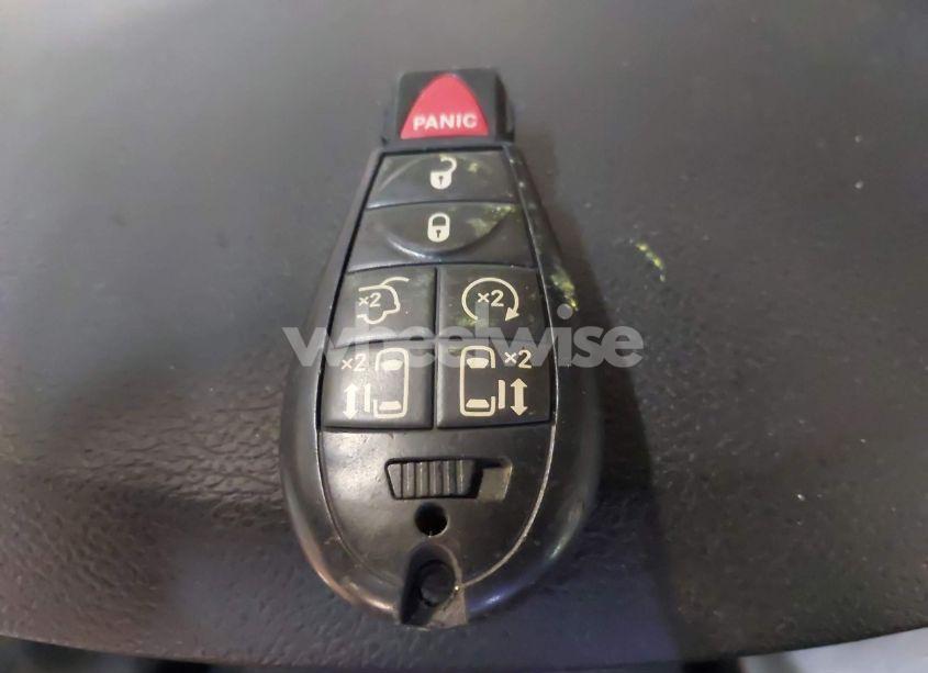 Photo 11 of 2016 Chrysler Town & COUNTRY TOURING (VIN 2C4RC1BG4GR175530)